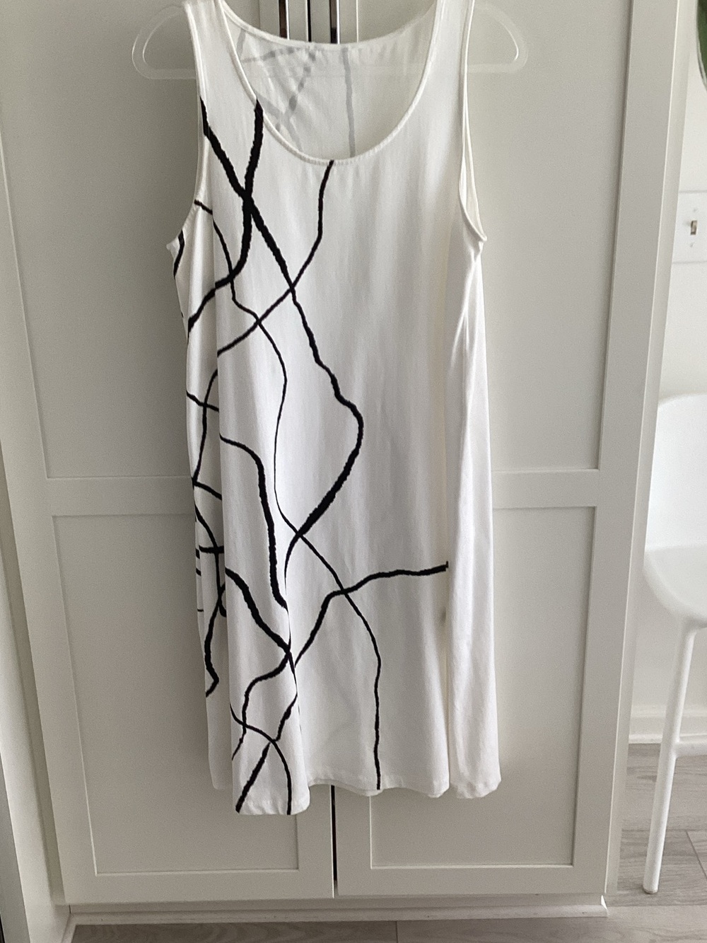 Sleeveless White Midi Dress with Black Abstract Line Print